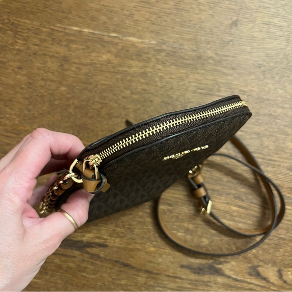 MICHAEL KORS Small Logo Smartphone Crossbody Bag - Picture 8 of 15